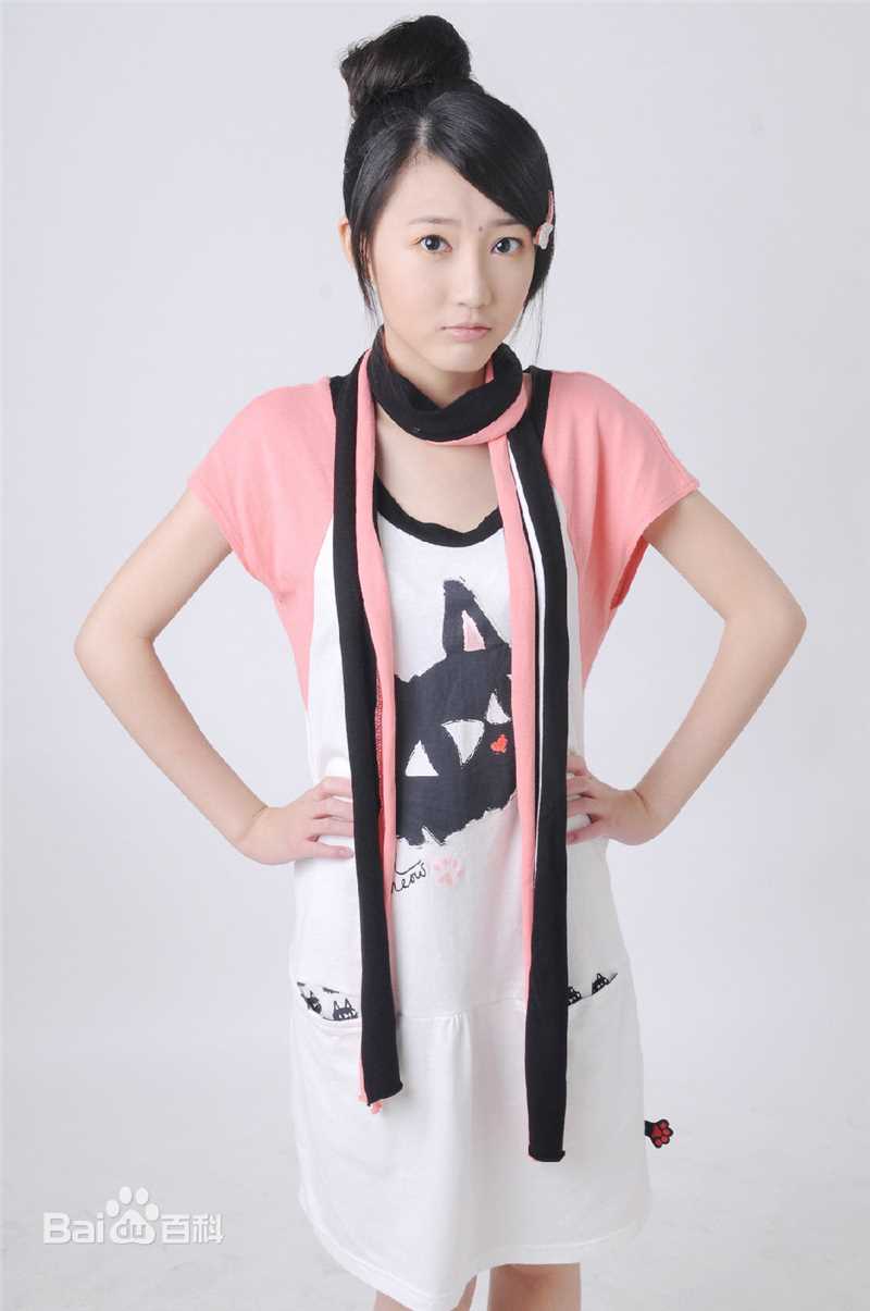 莫诗旎艺术照性感图片图集