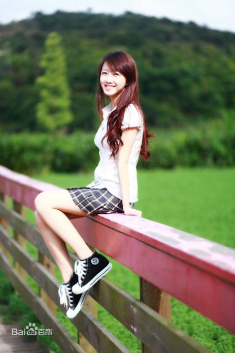 莫诗旎艺术照性感图片图集