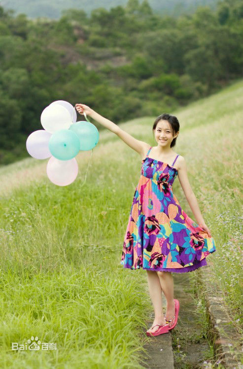 莫诗旎艺术照性感图片图集