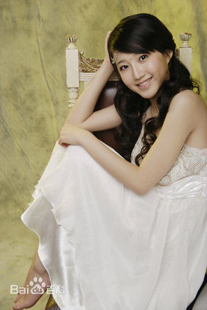 莫诗旎艺术照性感图片图集