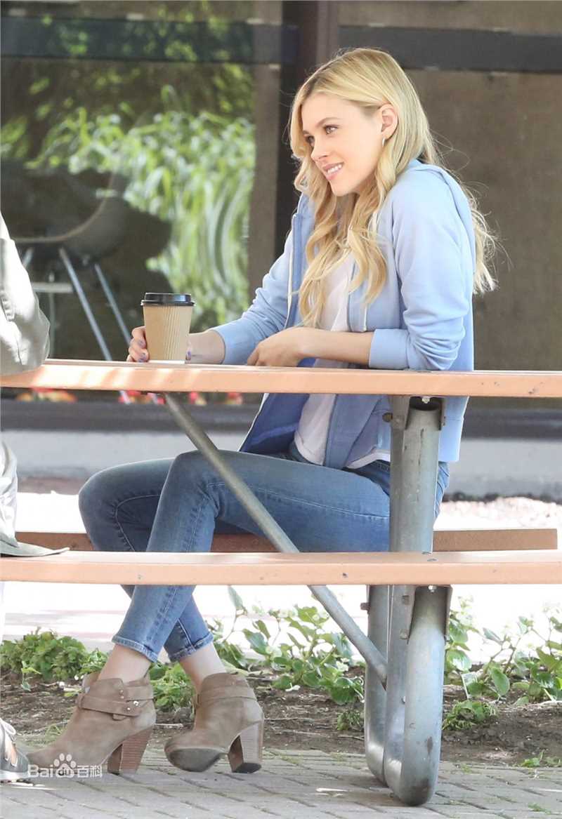 妮可拉·佩尔茨(Nicola Peltz、Nicola Anne Peltz)前后照片