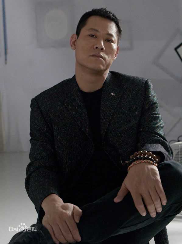 任泽巍生活照素颜照壁纸