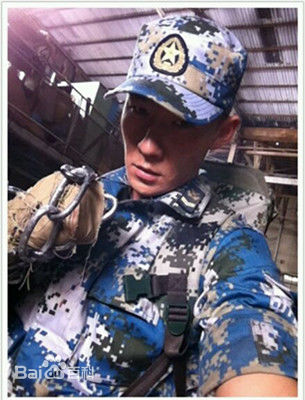 高清白威性感图片