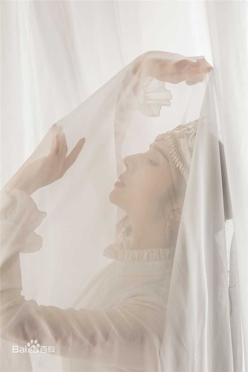 古丽米娜·麦麦提精选照2018图册