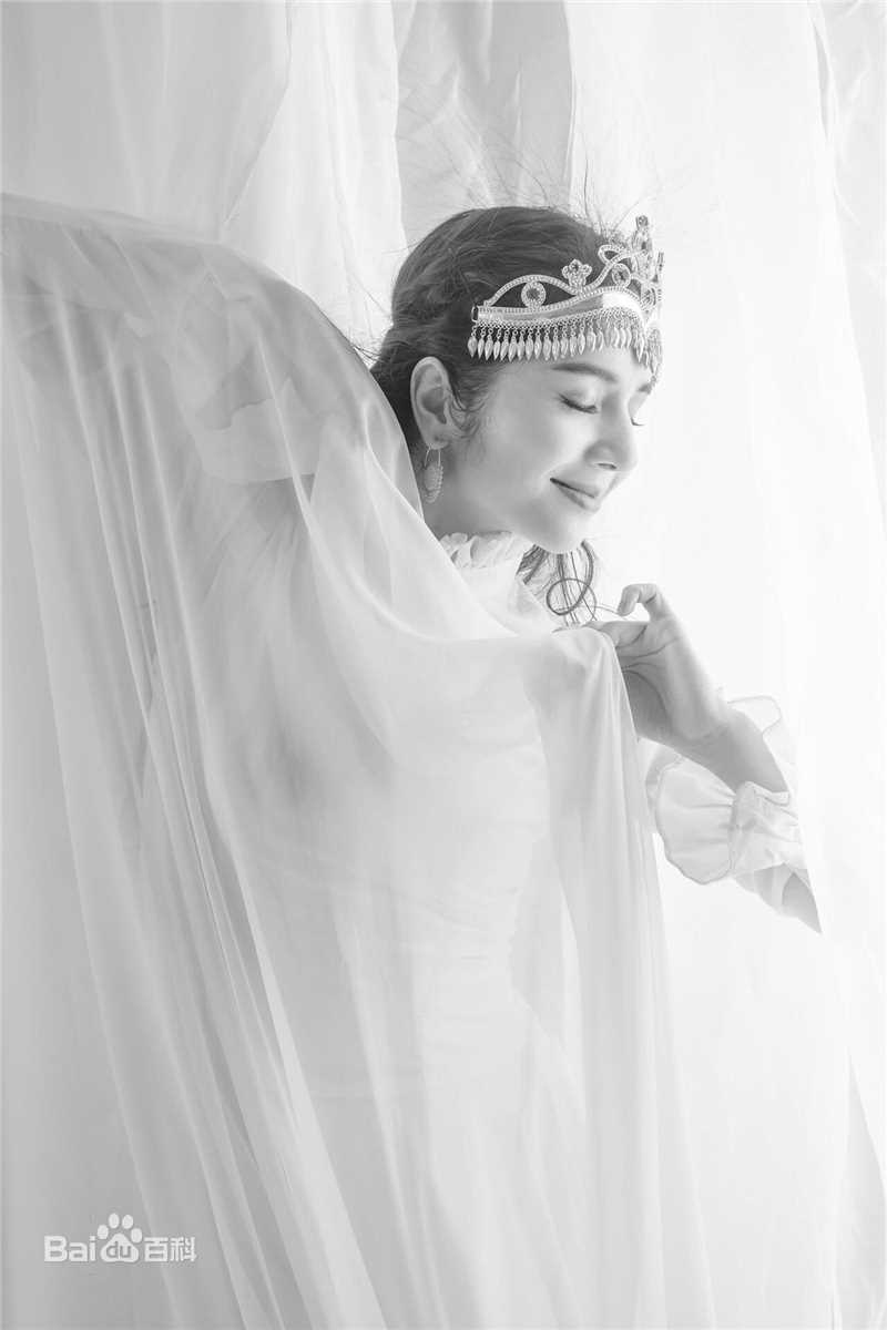 古丽米娜·麦麦提精选照2018图册