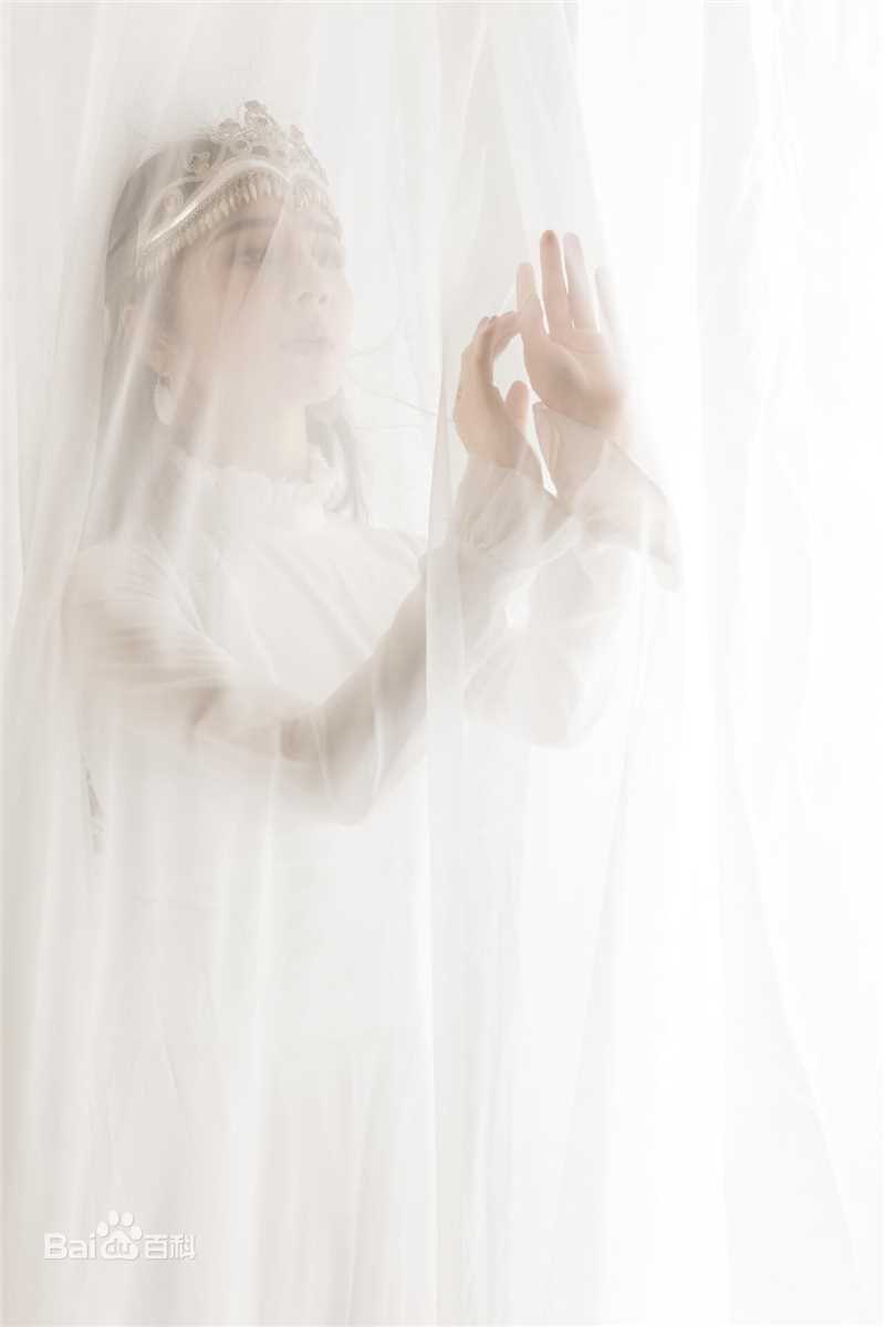 古丽米娜·麦麦提精选照2018图册