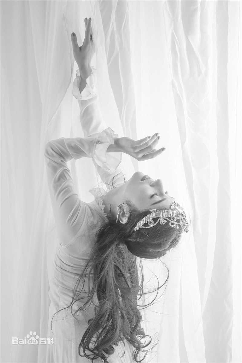 古丽米娜·麦麦提精选照2018图册