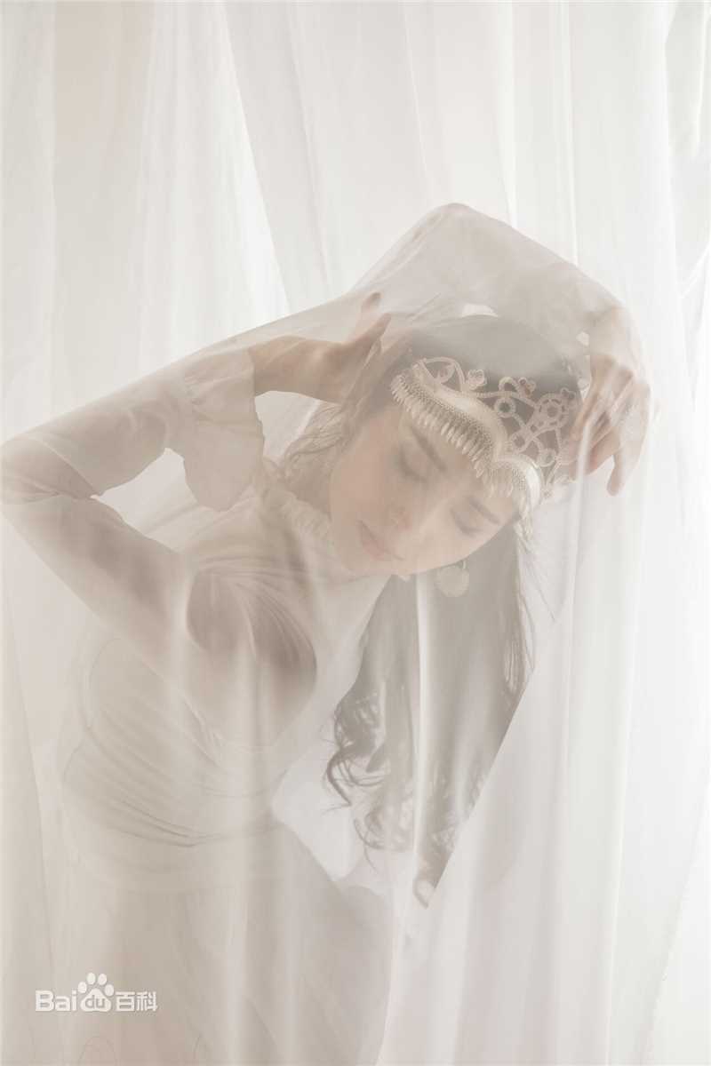 古丽米娜·麦麦提精选照2018图册