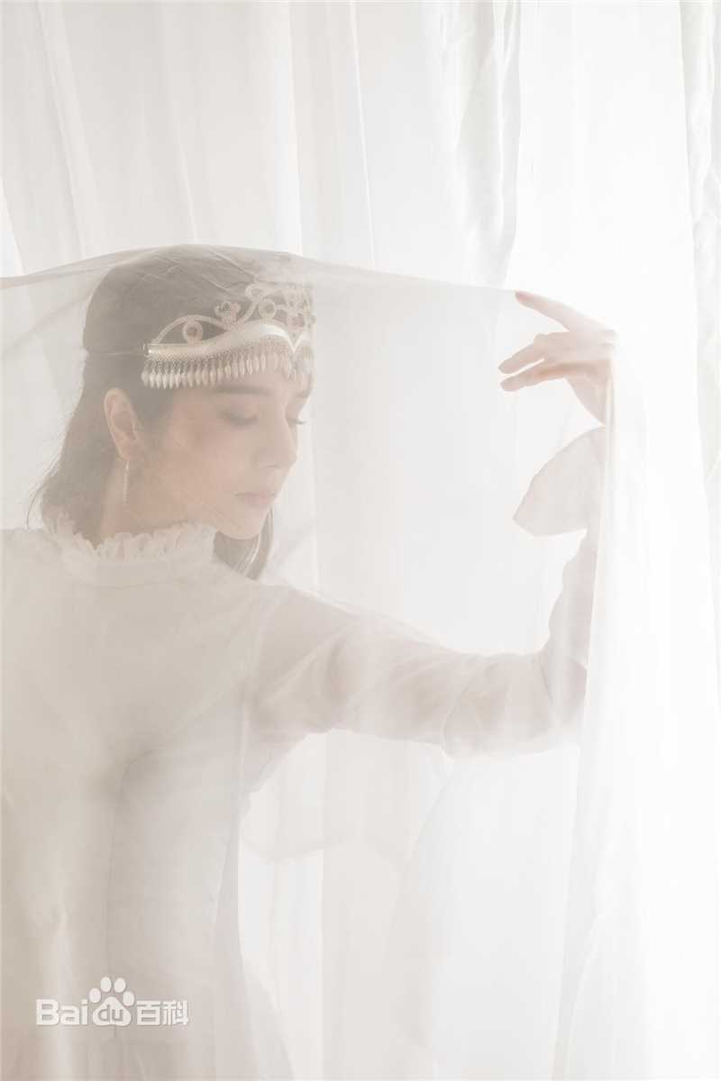 古丽米娜·麦麦提精选照2018图册