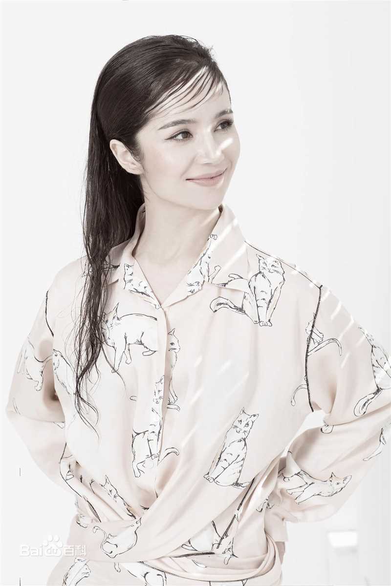 古丽米娜·麦麦提最新照2017壁纸