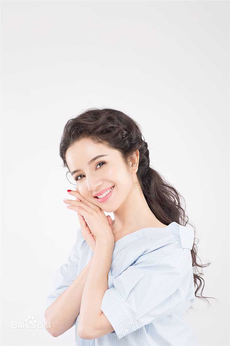 古丽米娜·麦麦提最新照2017壁纸