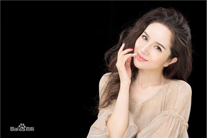 古丽米娜·麦麦提最新照2017壁纸