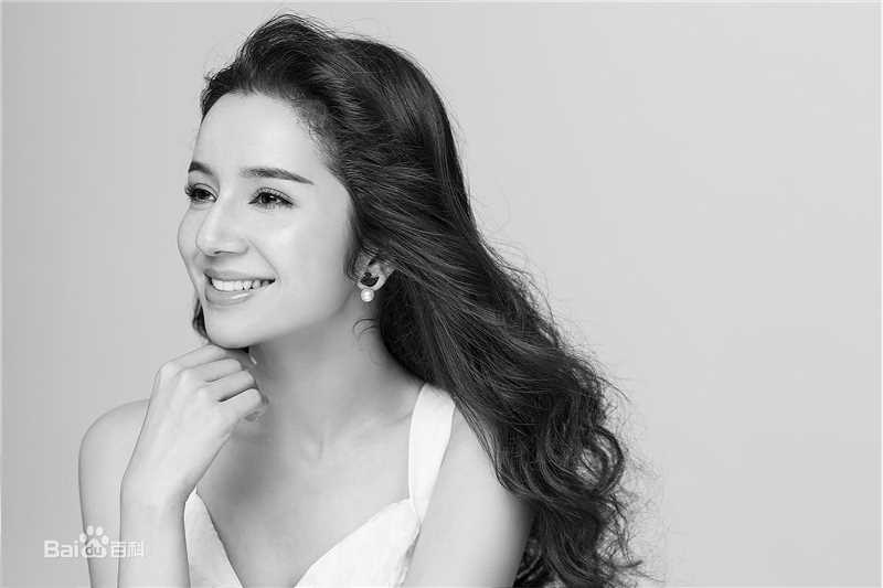 古丽米娜·麦麦提最新照2017壁纸