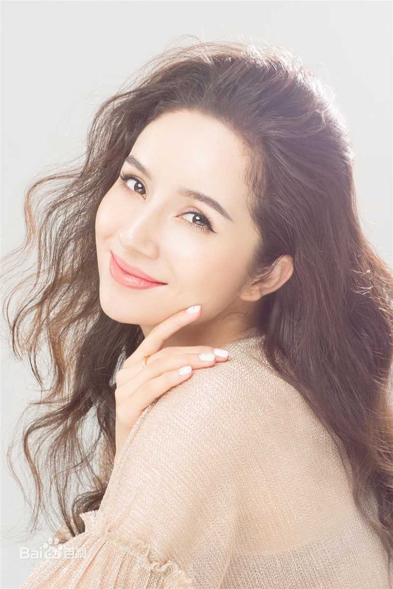 古丽米娜·麦麦提最新照2017壁纸