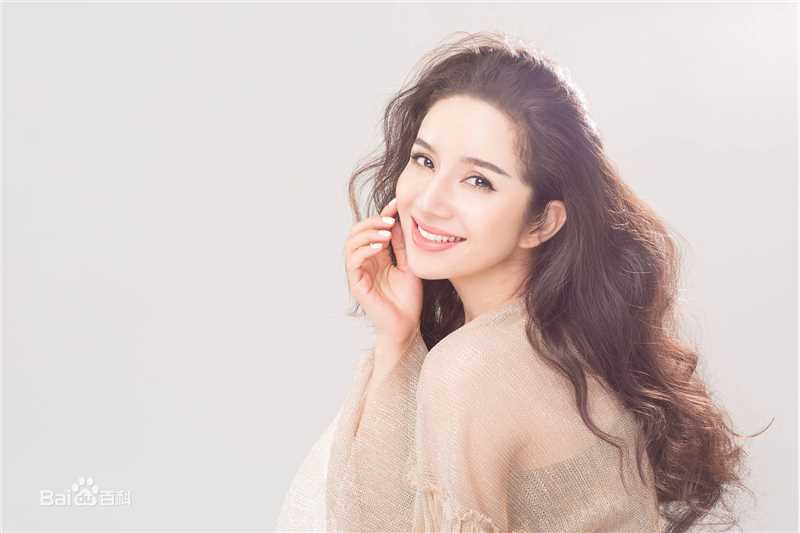 古丽米娜·麦麦提最新照2017壁纸