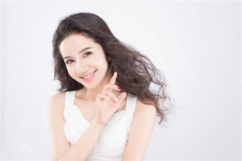 古丽米娜·麦麦提最新照2017壁纸