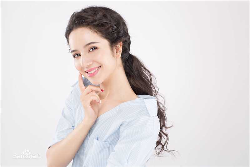 古丽米娜·麦麦提最新照2017壁纸