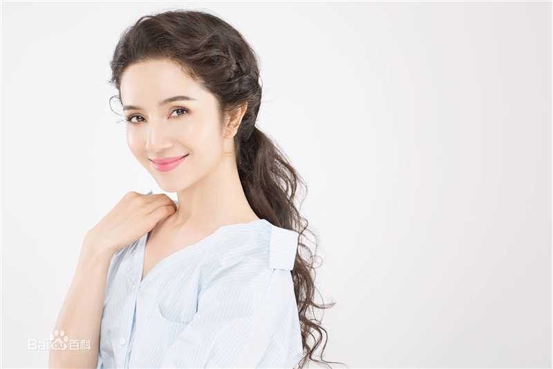 古丽米娜·麦麦提最新照2017壁纸