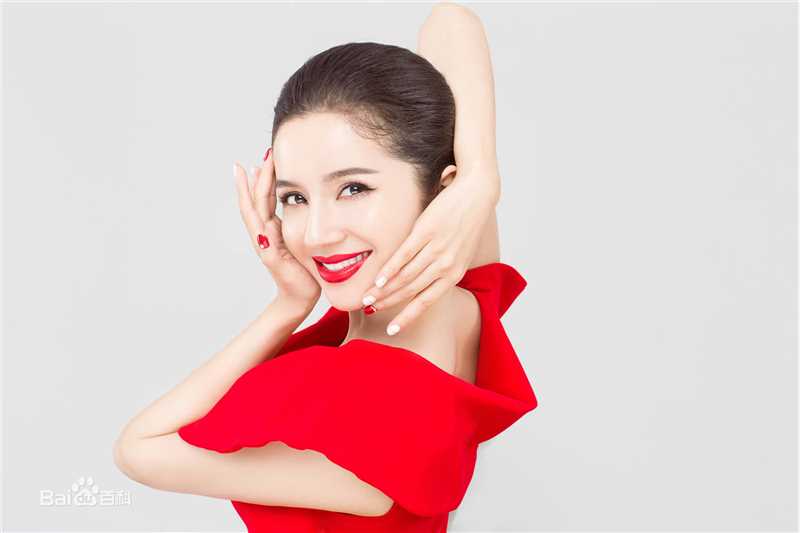 古丽米娜·麦麦提最新照2017壁纸