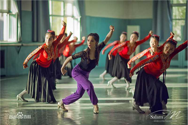 古丽米娜·麦麦提教学照图片图册