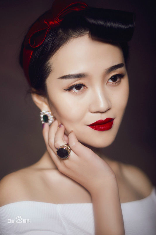 郭露文(Wendy)最新艺术气质集壁纸