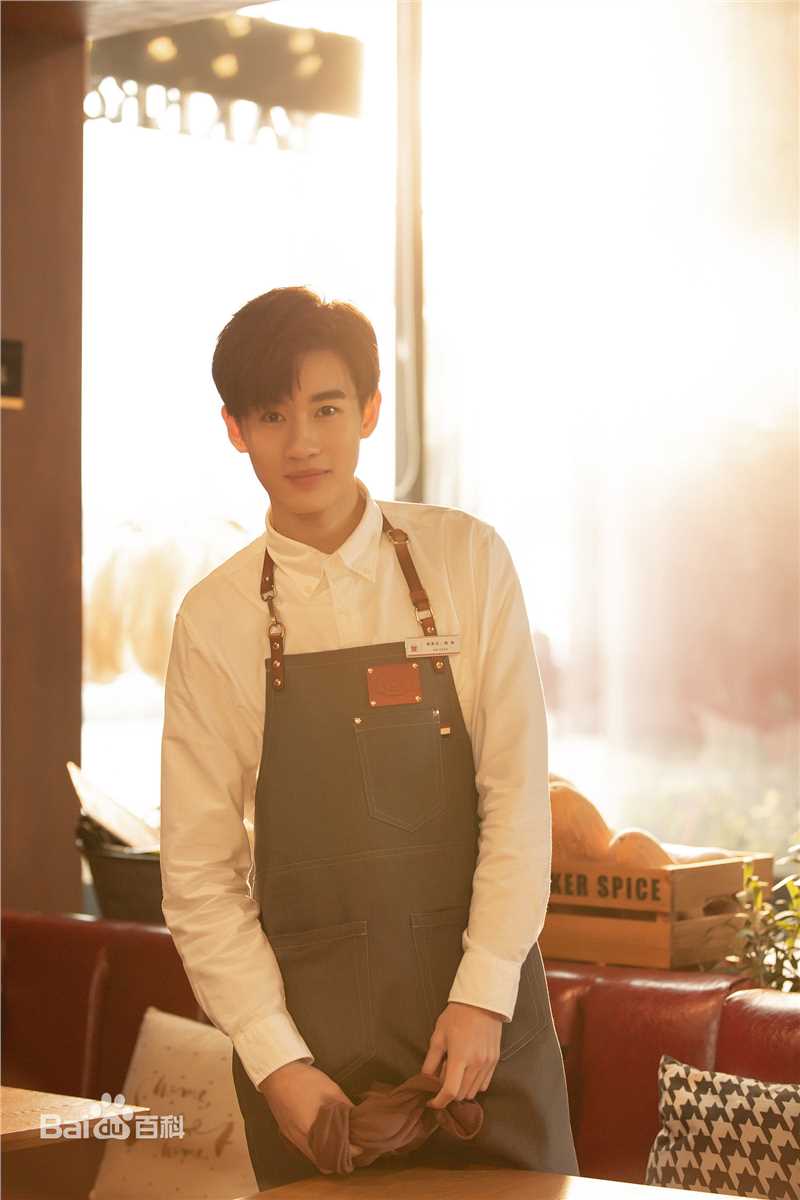 易恒《嘀!男友卡》海报及剧照