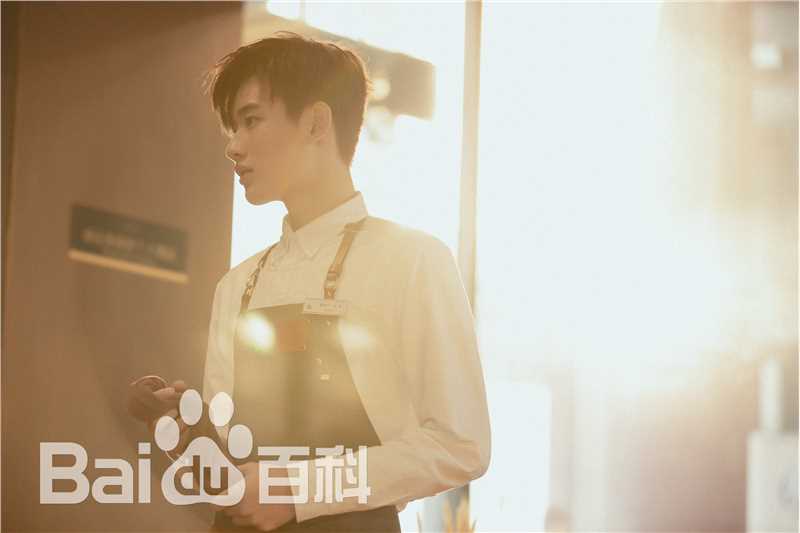 易恒《嘀!男友卡》海报及剧照