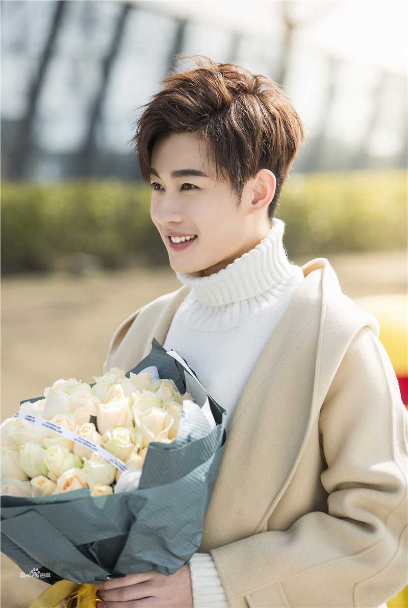 易恒《嘀!男友卡》海报及剧照