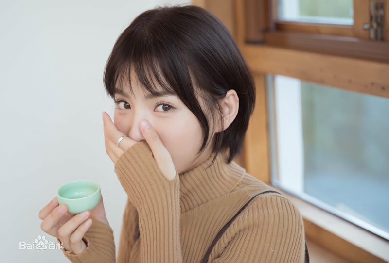 倪言街拍图片图集