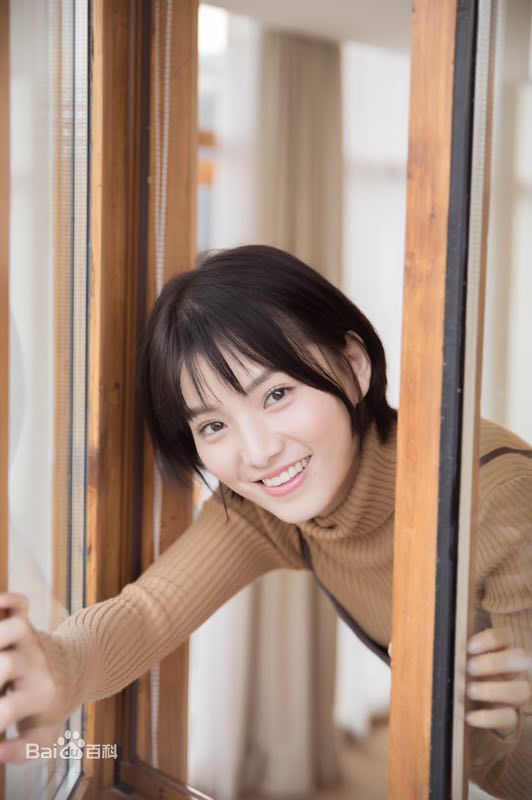 倪言街拍图片图集