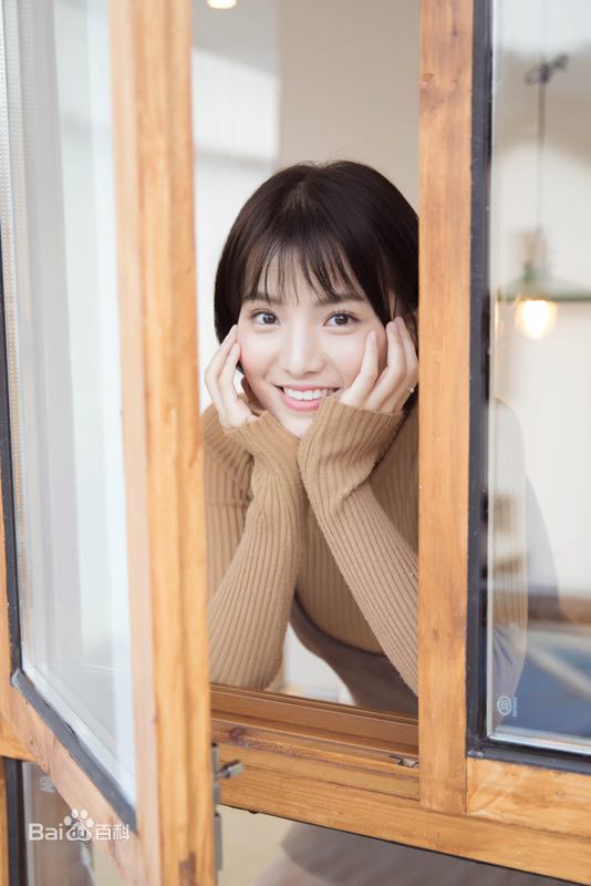 倪言街拍图片图集