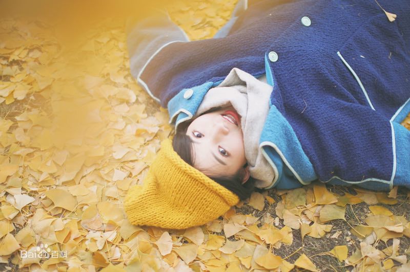 倪言街拍图片图集