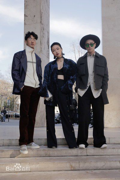 刘洛汐时装周复古秀生活照