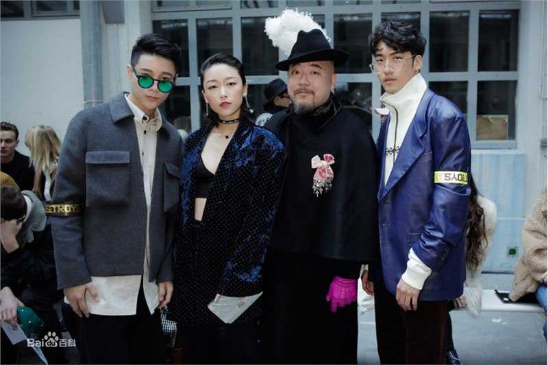 刘洛汐时装周复古秀生活照