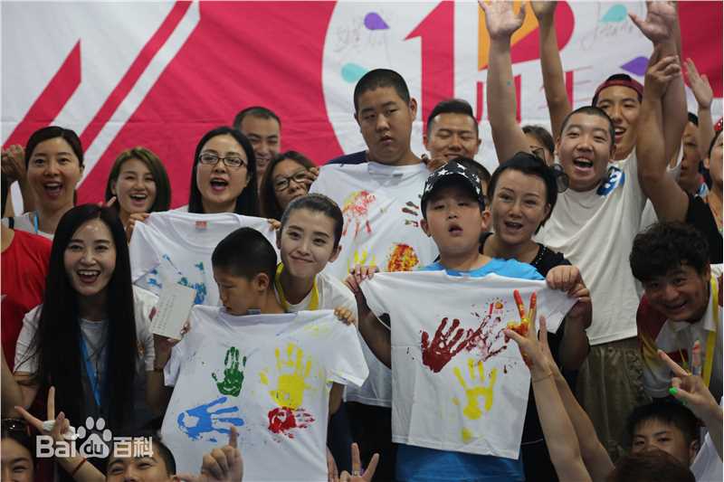 李若嘉担当公益志愿者生活照