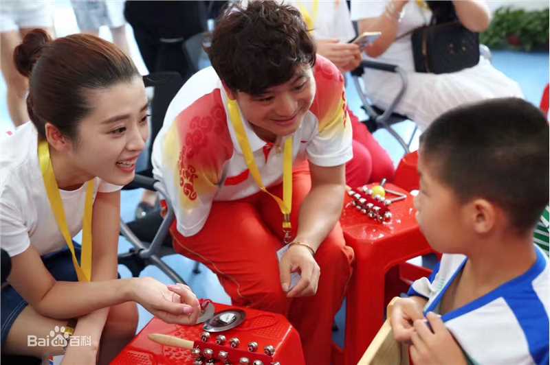 李若嘉担当公益志愿者生活照