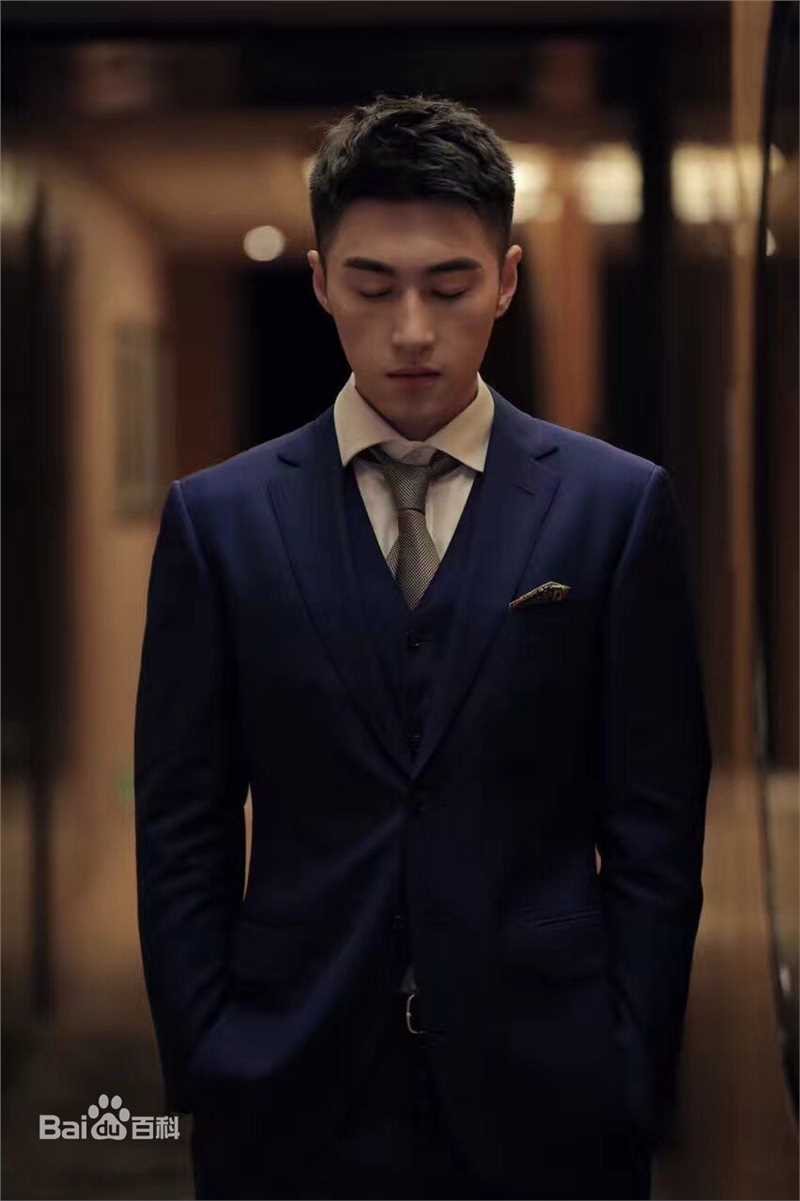 袁福福出席活动生活照