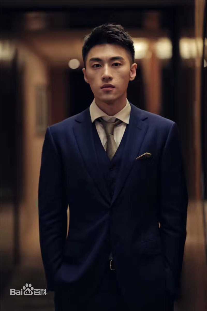 袁福福出席活动生活照