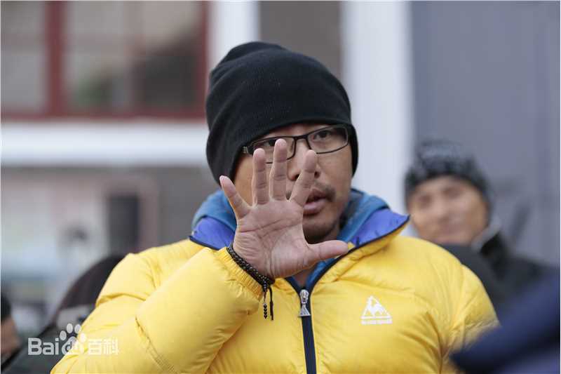 张赫洋(Zhang He Yang)工作照壁纸壁纸