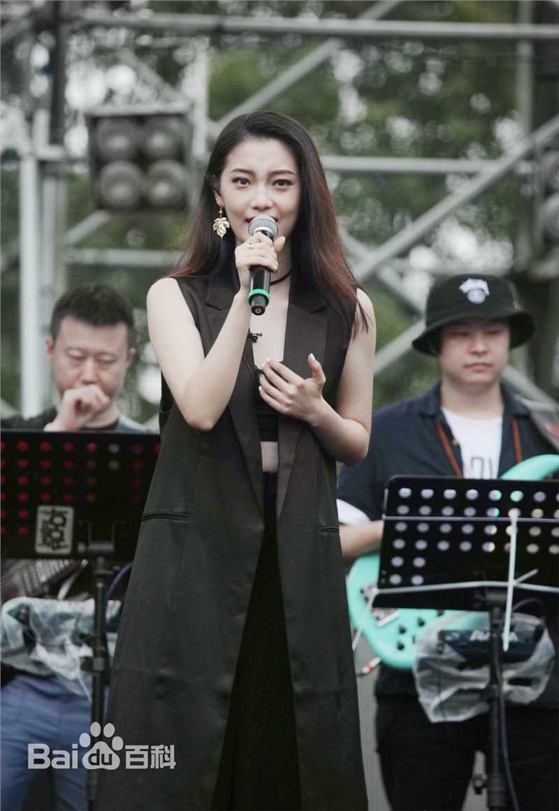 田依桐在《一年级毕业季》中的