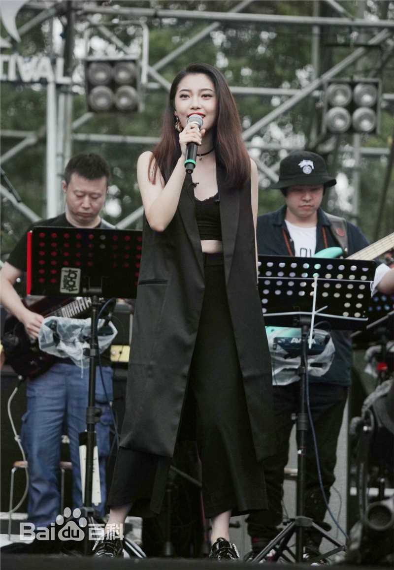 田依桐在《一年级毕业季》中的