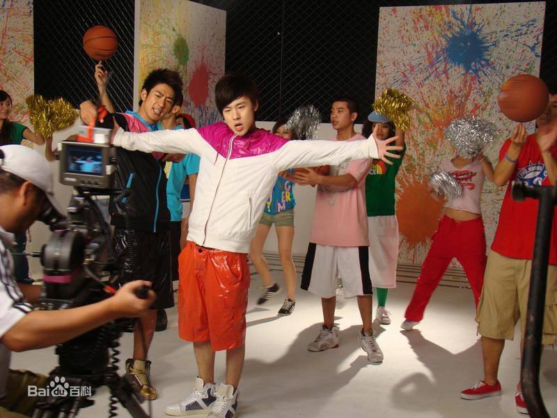 江奇霖早期演出照性感图片图集