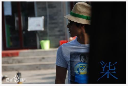 江奇霖早期演出照性感图片图集