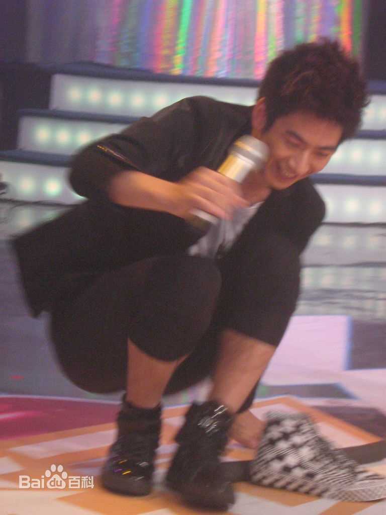 江奇霖早期演出照性感图片图集