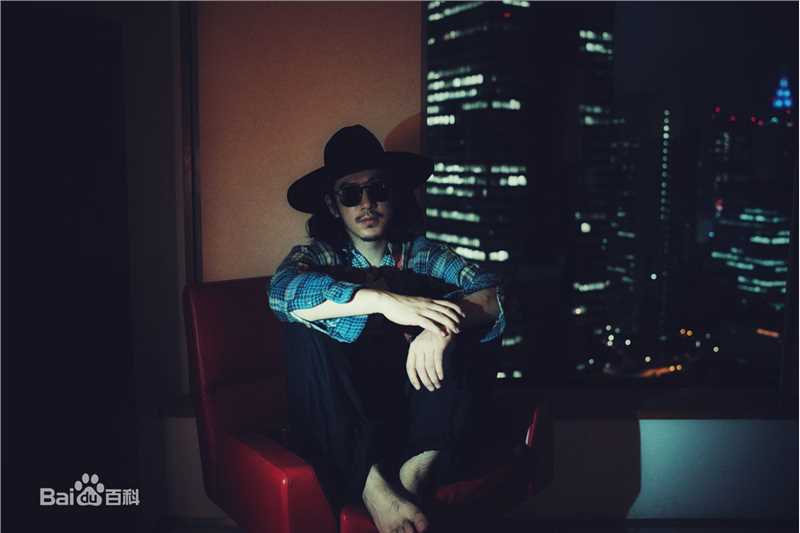 江奇霖早期演出照性感图片图集