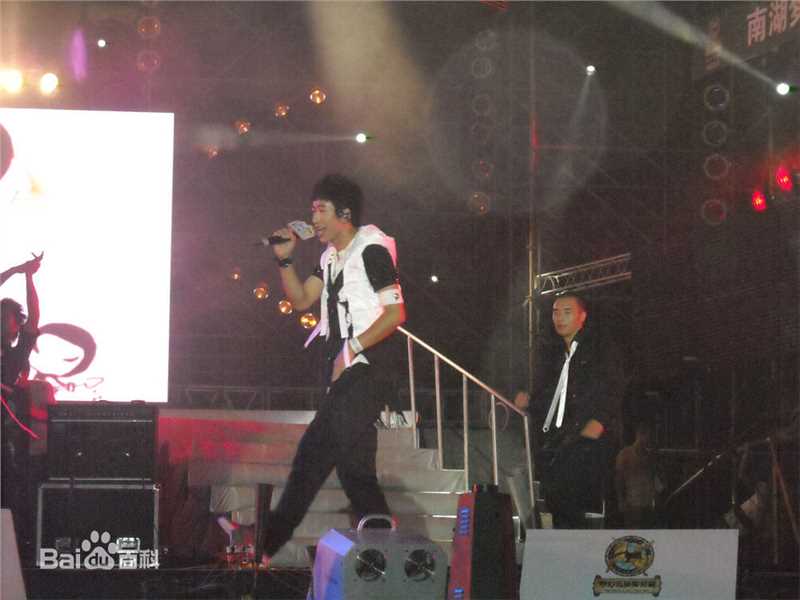 江奇霖早期演出照性感图片图集