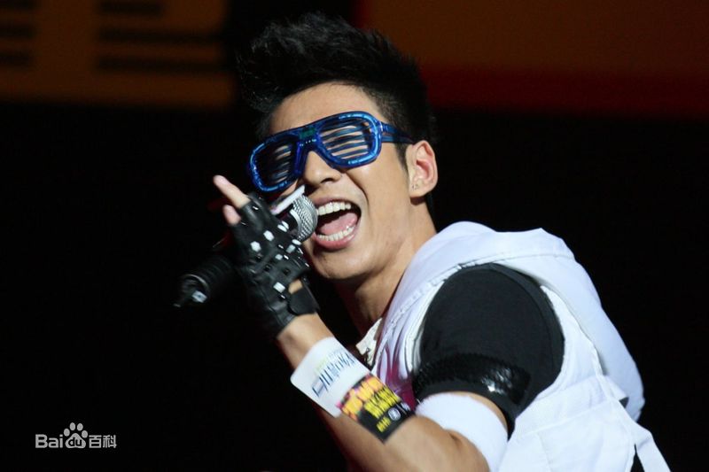 江奇霖早期演出照性感图片图集