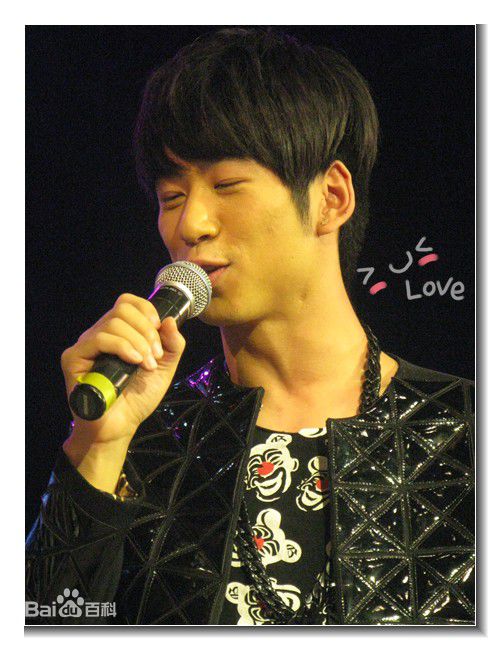 江奇霖早期演出照性感图片图集