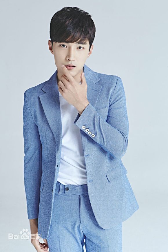 辉灿(/Hwi Chan/Kim Tae Gwan)前后照片