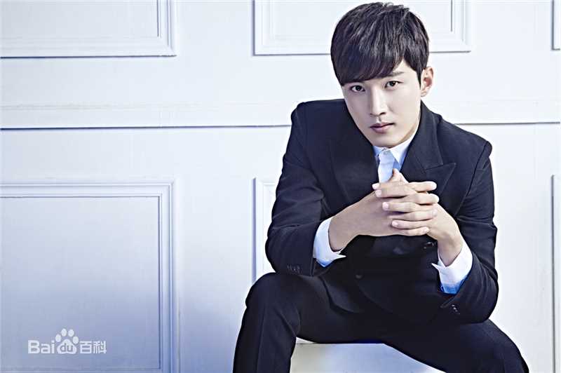 辉灿(/Hwi Chan/Kim Tae Gwan)前后照片